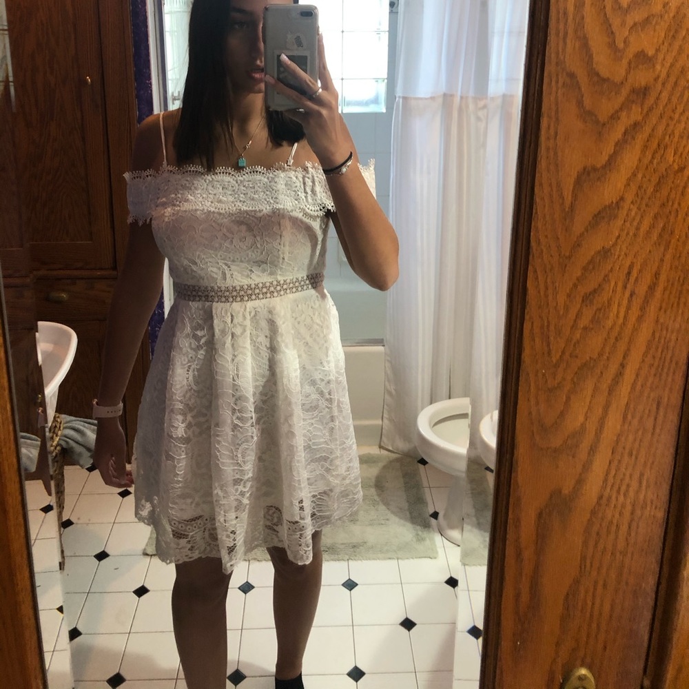 Francesca’s white lace dress
